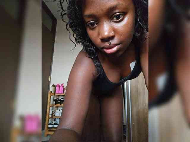 Peachydoll webcam