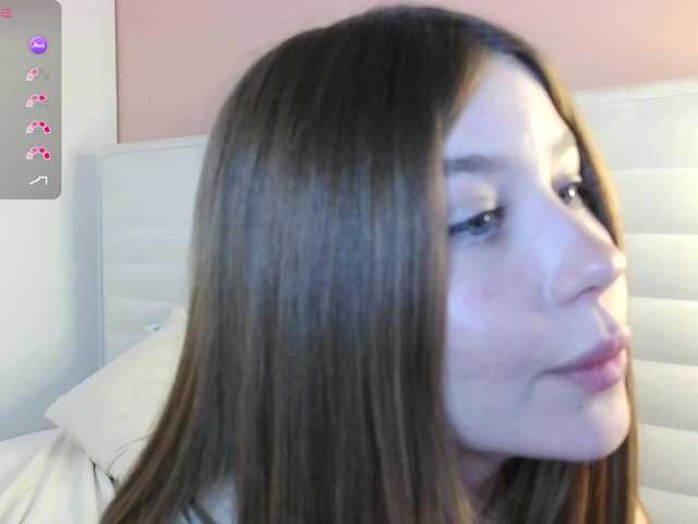AliceGrand's BongaCams show and profile