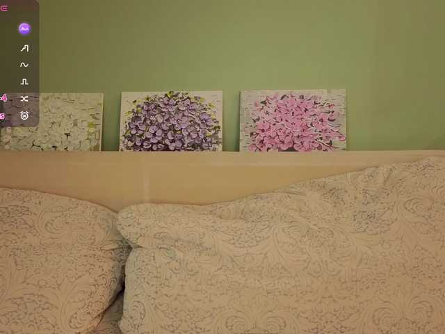 AliceGrand's BongaCams show and profile