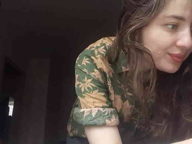 SuzetteTrapeni webcam