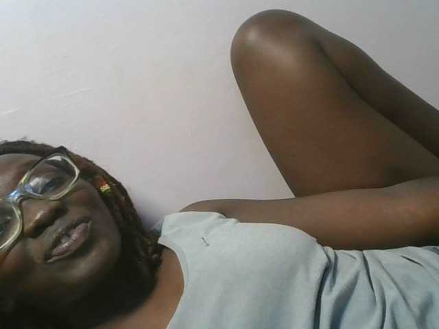 le modèle SweetAryy est en webcam porno dans un show sur le site bongacams, il possède les tags suivants: Ebony,Brunette,Hairy