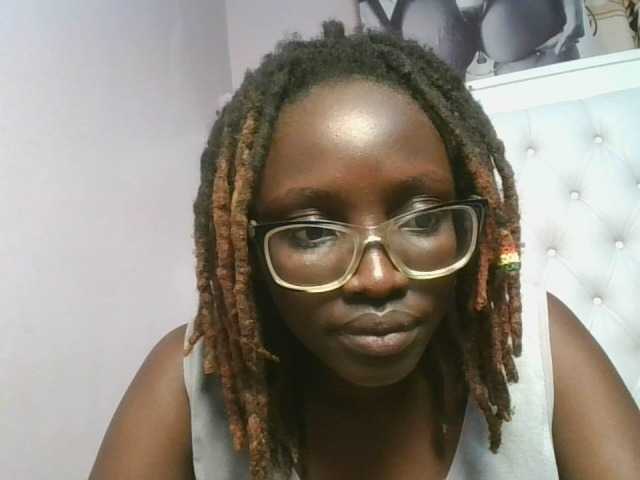 le modèle SweetAryy est en webcam porno dans un show sur le site bongacams, il possède les tags suivants: Ebony,Brunette,Hairy
