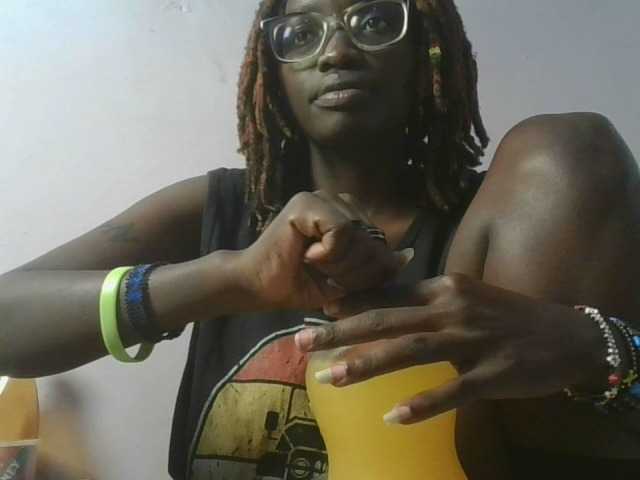 le modèle SweetAryy est en webcam porno dans un show sur le site bongacams, il possède les tags suivants: Ebony,Brunette,Hairy