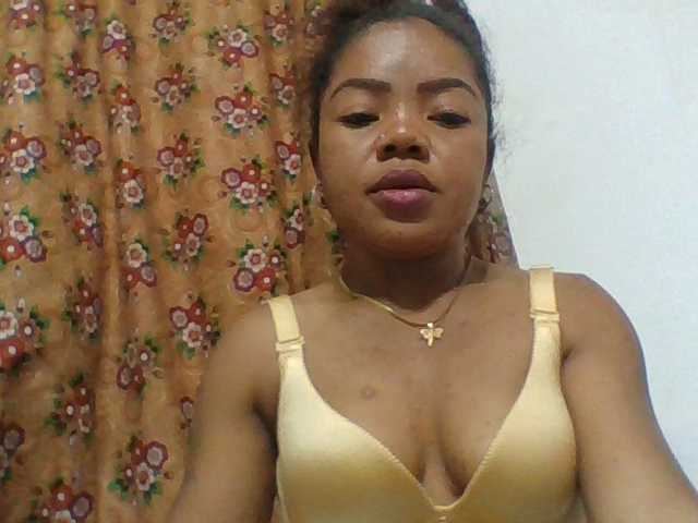 Elyah1a live cam on BongaCams