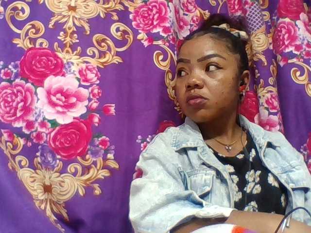 Elyah1a live cam on BongaCams
