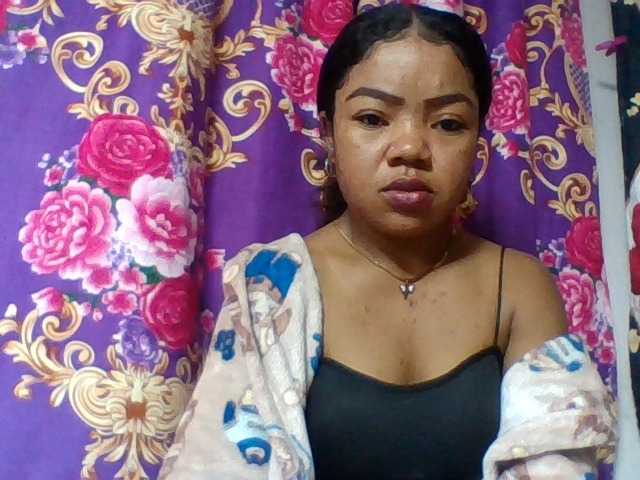 Elyah1a live cam on BongaCams