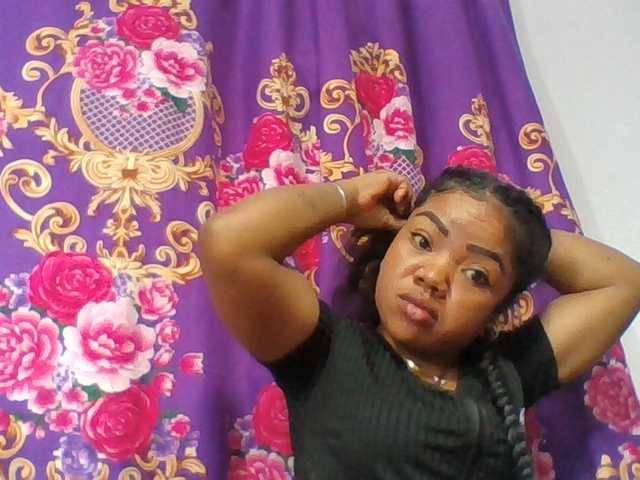 Elyah1a live cam on BongaCams