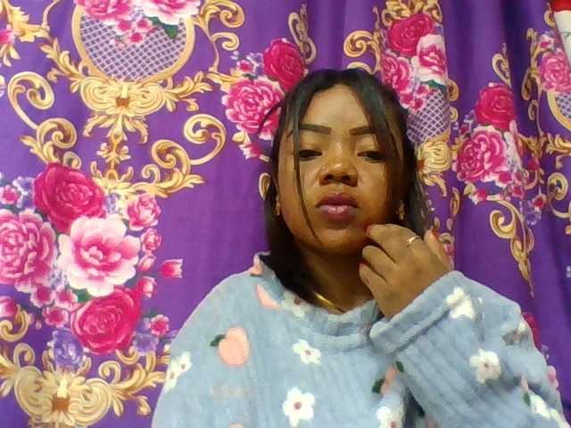 Elyah1a live cam on BongaCams