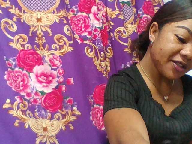 Elyah1a live cam on BongaCams