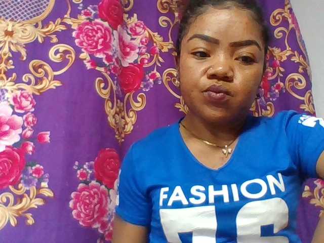 Elyah1a live cam on BongaCams
