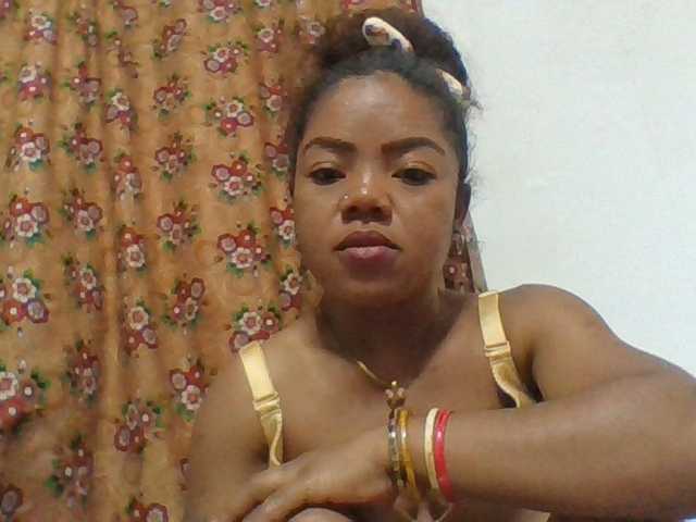 Elyah1a live cam on BongaCams
