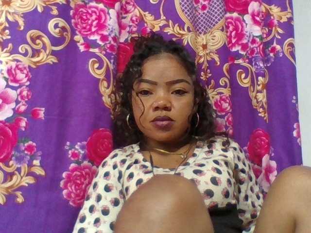 Elyah1a live cam on BongaCams