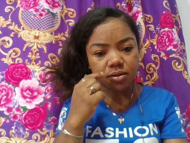 Elyah1a live cam on BongaCams