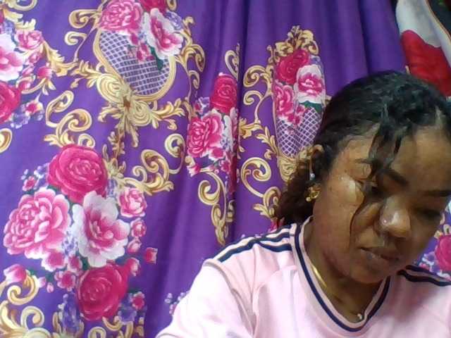 Elyah1a live cam on BongaCams
