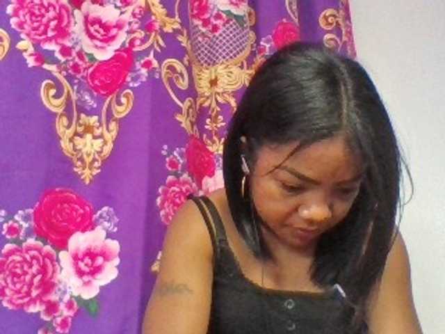 Elyah1a live cam on BongaCams