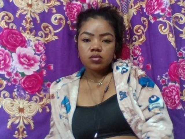 Elyah1a live cam on BongaCams