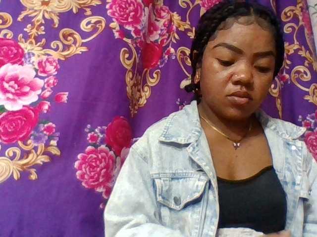 Elyah1a live cam on BongaCams