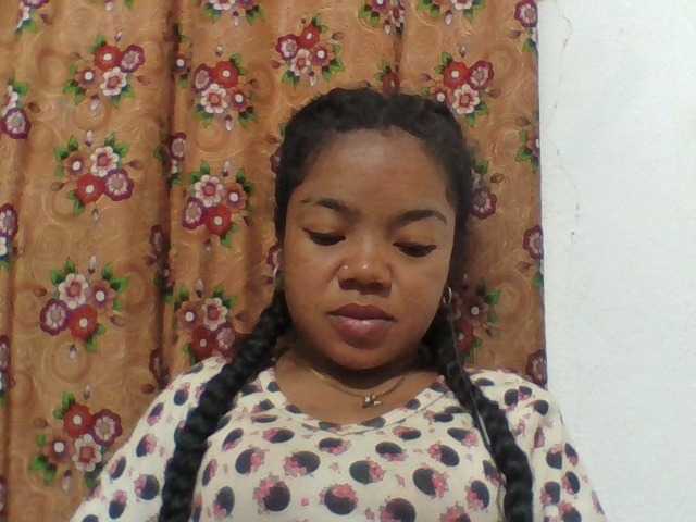 Elyah1a live cam on BongaCams