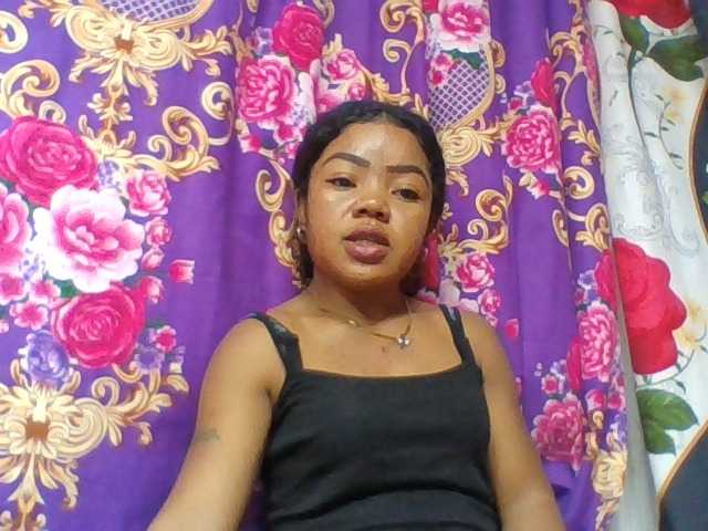 Elyah1a live cam on BongaCams