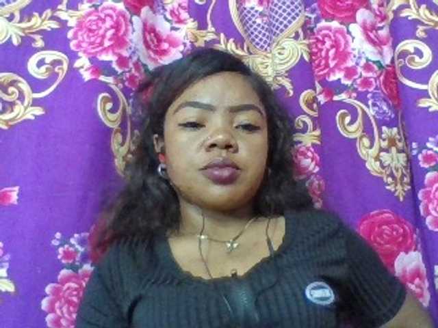Elyah1a live cam on BongaCams
