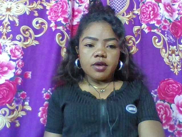 Elyah1a live cam on BongaCams