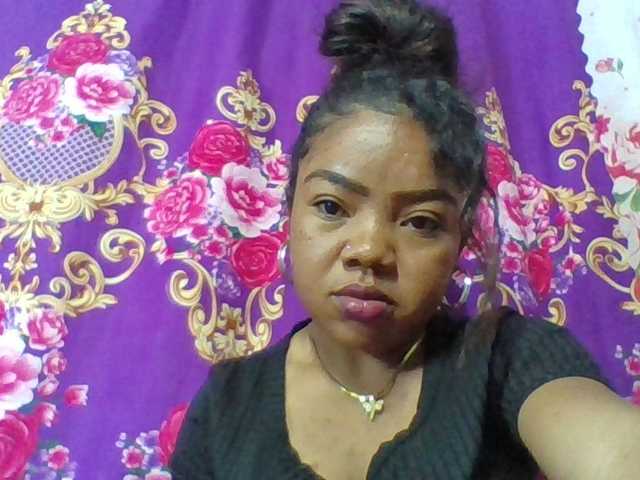Elyah1a — live female cam