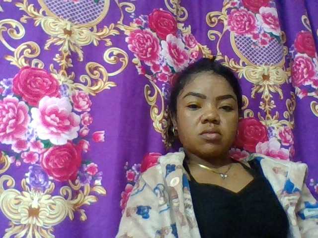 Elyah1a live cam on BongaCams