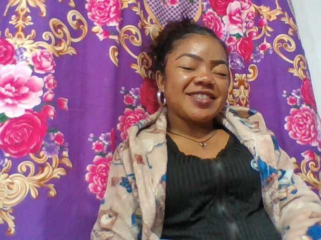 Elyah1a live cam on BongaCams