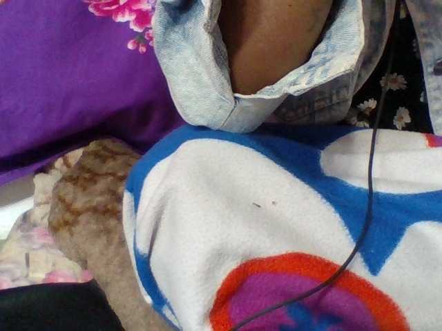 Elyah1a live cam on BongaCams