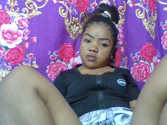 Elyah1a live cam on BongaCams