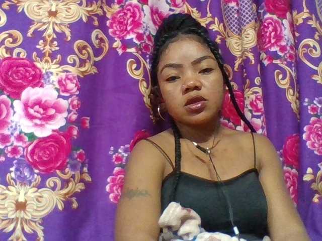 Elyah1a live cam on BongaCams