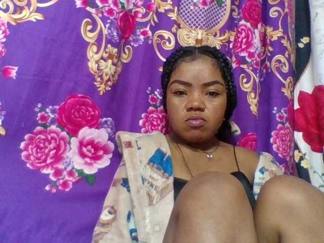 Elyah1a live cam on BongaCams