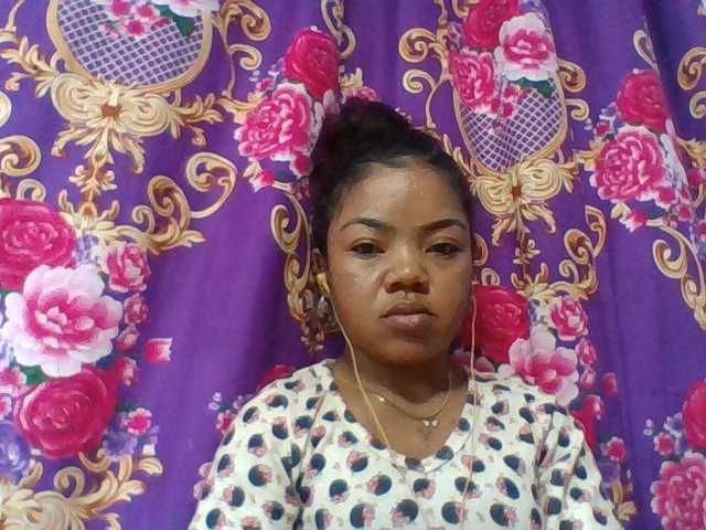 Elyah1a live cam on BongaCams