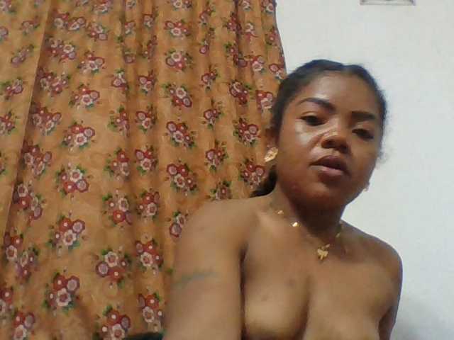 Elyah1a live cam on BongaCams
