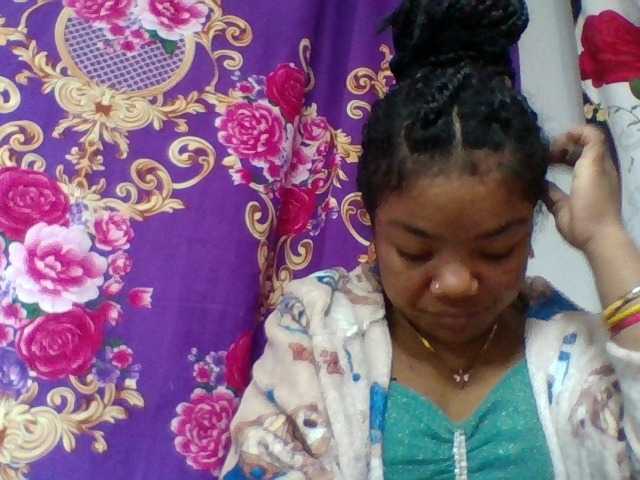 Elyah1a live cam on BongaCams