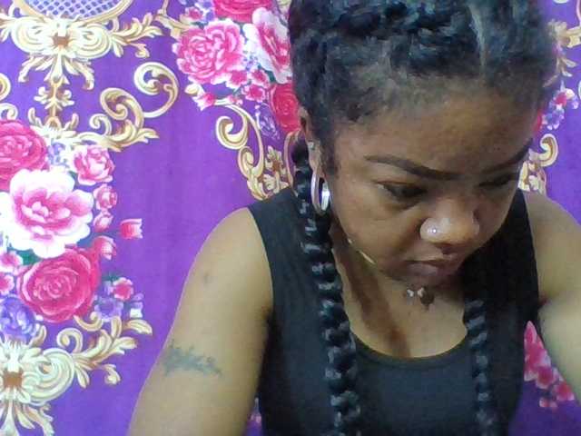 Elyah1a live cam on BongaCams