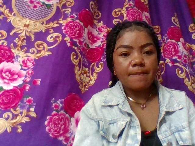 Elyah1a live cam on BongaCams