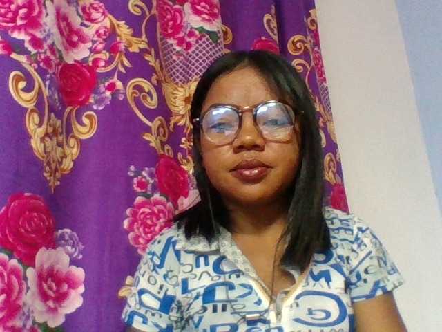 Elyah1a live cam on BongaCams