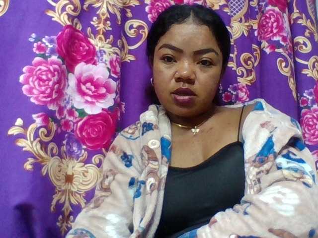 Elyah1a live cam on BongaCams