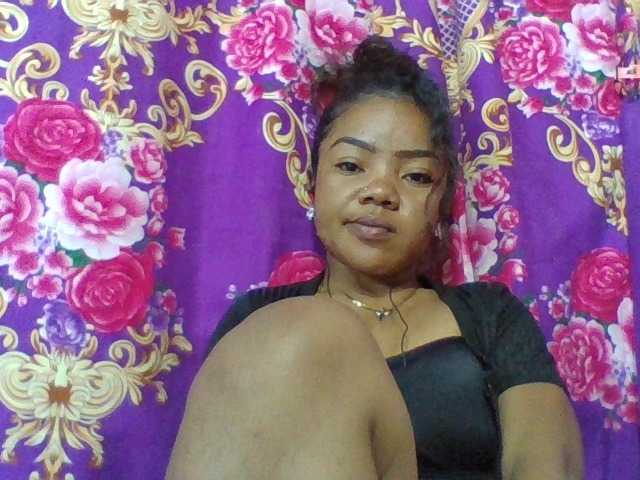 Elyah1a live cam on BongaCams