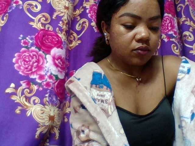 le modèle Elyah1a est en webcam porno dans un show sur le site bongacams, il possède les tags suivants: Ebony,Brunette,Shaved