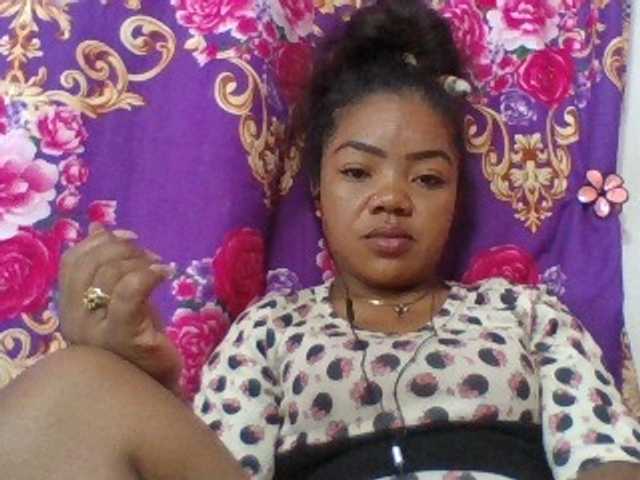 Elyah1a live cam on BongaCams