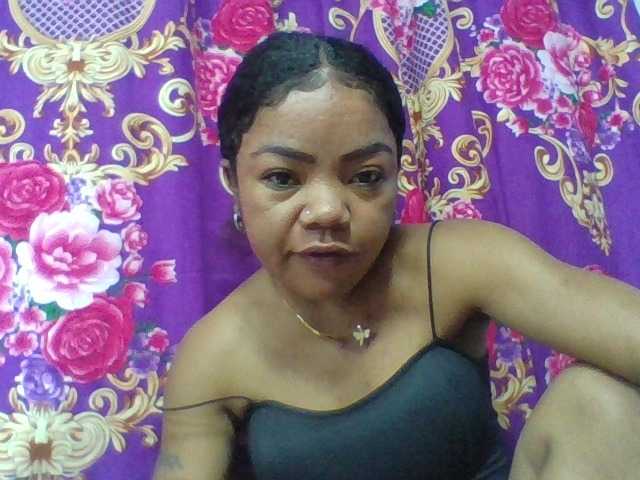 Elyah1a live cam on BongaCams