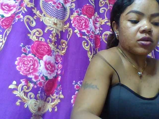 Elyah1a live cam on BongaCams