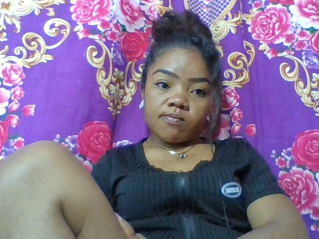 Elyah1a live cam on BongaCams