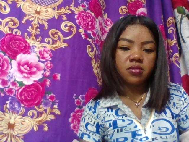 Elyah1a live cam on BongaCams