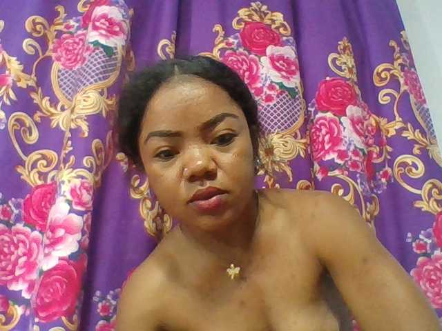 Elyah1a live cam on BongaCams