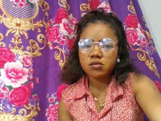 Elyah1a live cam on BongaCams