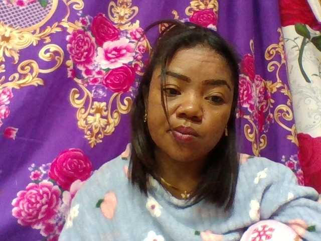 Elyah1a live cam on BongaCams