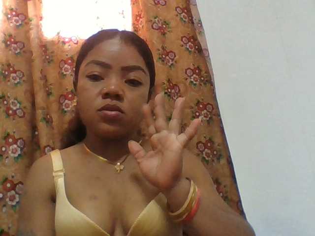 Elyah1a live cam on BongaCams